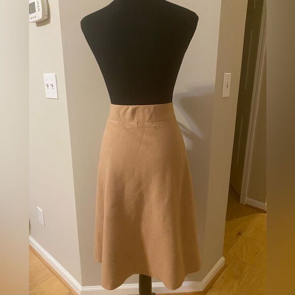 Liz Claiborne size 1X Plus size tan skirt in excellent condition. - Picture 4 of 9
